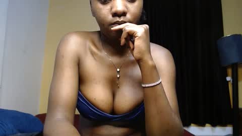 ellanah Tracie online show from May 16, 2:14 am