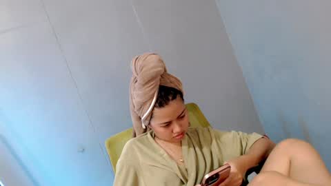 Snapshot of sweet_sirenxx chatting on January 28, 7:43 am Leah online show from January 28, 7:43 am