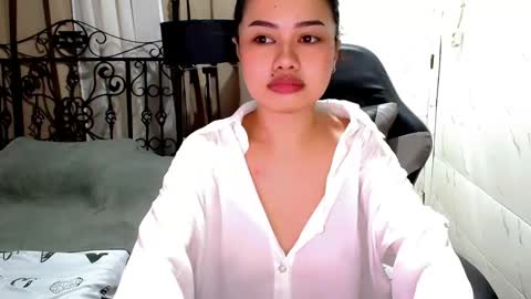 Leah online show from December 19, 10:18 am