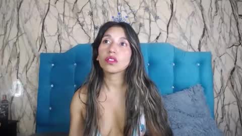 Snapshot of sweet_skylove_ chatting on December 11, 6:31 pm Adriana online show from December 11, 6:31 pm