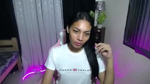 Snapshot of sweet_trishaxx chatting on January 23, 6:03 pm Trisha online show from January 23, 6:03 pm