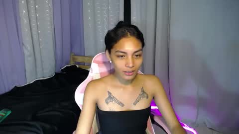 Snapshot of sweet_trishaxx chatting on March 7, 10:43 pm Trisha online show from March 7, 10:43 pm