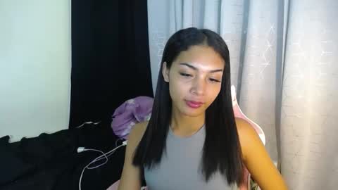 Snapshot of sweet_trishaxx chatting on September 15, 2:58 pm Trisha online show from September 15, 2:58 pm