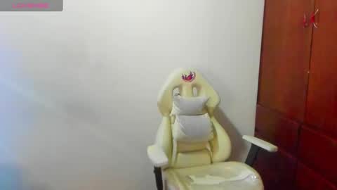 Snapshot of sweet_venus4 chatting on February 19, 11:17 am sweet_venus4 online show from February 19, 11:17 am