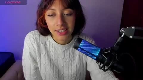Snapshot of sweet_venus4 chatting on March 1, 6:43 pm sweet_venus4 online show from March 1, 6:43 pm