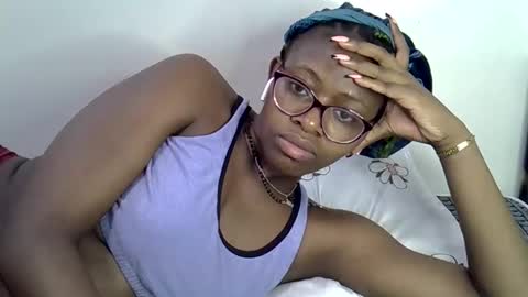 sweet_zarah online show from May 13, 1:11 am