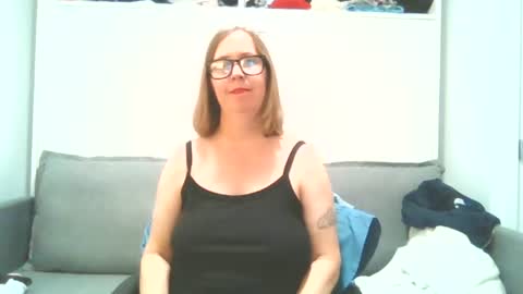 sweetandnaughty123 online show from June 16, 4:13 am