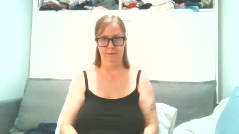 sweetandnaughty123 online show from July 7, 4:04 am