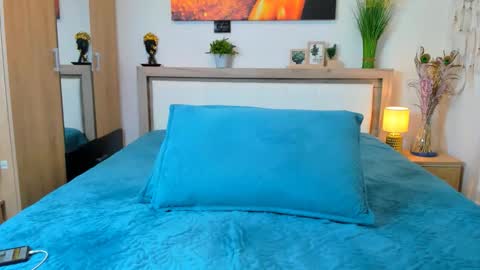 Snapshot of sweetangell69_ chatting on October 16, 4:04 am Viorica online show from October 16, 4:04 am