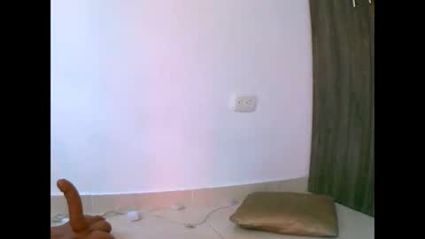 sweetapril_1991 online show from October 13, 7:49 pm