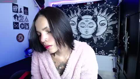Snapshot of sweetbitter_ chatting on February 23, 7:23 pm sweetbitter_ online show from February 23, 7:23 pm