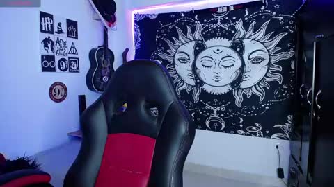 Snapshot of sweetbitter_ chatting on February 17, 7:33 pm sweetbitter_ online show from February 17, 7:33 pm