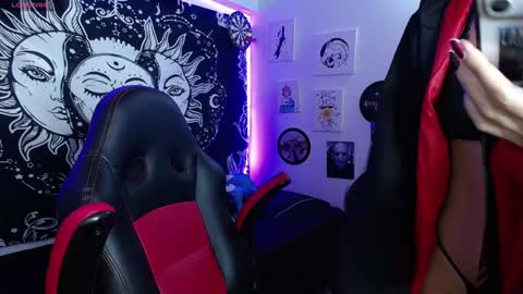 Snapshot of sweetbitter_ chatting on January 20, 10:26 pm sweetbitter_ online show from January 20, 10:26 pm