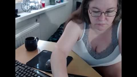 Snapshot of sweetboobs85h chatting on March 3, 8:32 am Sweetboobs85h online show from March 3, 8:32 am