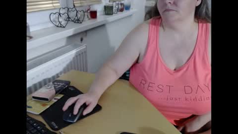 Snapshot of sweetboobs85h chatting on February 4, 6:27 pm Sweetboobs85h online show from February 4, 6:27 pm