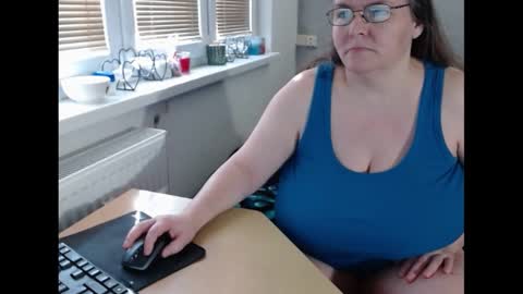 Snapshot of sweetboobs85h chatting on March 12, 8:41 am Sweetboobs85h online show from March 12, 8:41 am