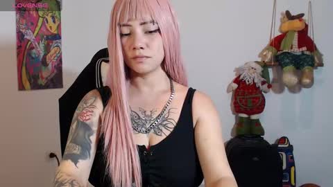       Independent model online show from December 19, 2:45 am
