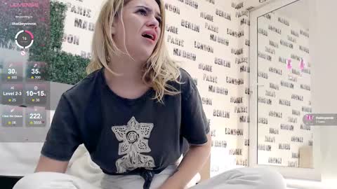 Snapshot of sweetdaiana23 chatting on February 15, 1:42 am Daiana  Onlyfans - Blonddaiana online show from February 15, 1:42 am