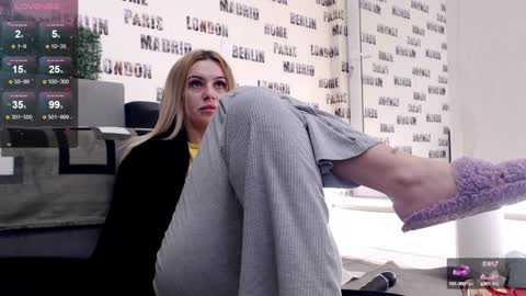 Snapshot of sweetdaiana23 chatting on January 18, 11:33 pm Daiana  Onlyfans - Blonddaiana online show from January 18, 11:33 pm