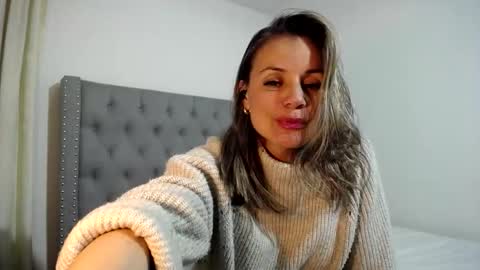 Snapshot of sweetfantasyy69 chatting on September 10, 4:01 am sweef online show from September 10, 4:01 am