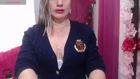 Snapshot of sweetfantasyy69 chatting on February 25, 2:03 am sweef online show from February 25, 2:03 am