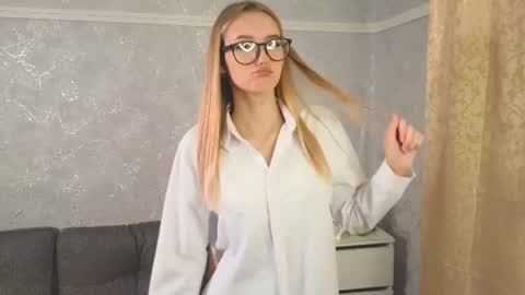 sweetgirldarling online show from June 16, 6:20 pm