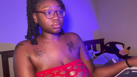 sweetgirllei online show from February 3, 11:36 pm