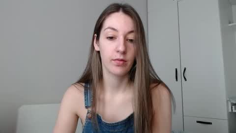 Snapshot of sweetheart_77 chatting on March 4, 8:24 am Emma online show from March 4, 8:24 am