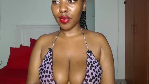 Snapshot of sweetice_01 chatting on February 1, 7:44 pm euny online show from February 1, 7:44 pm