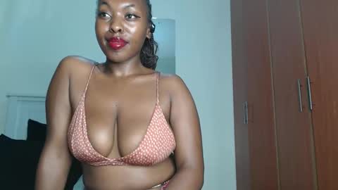 Snapshot of sweetice_01 chatting on October 26, 5:25 am euny online show from October 26, 5:25 am