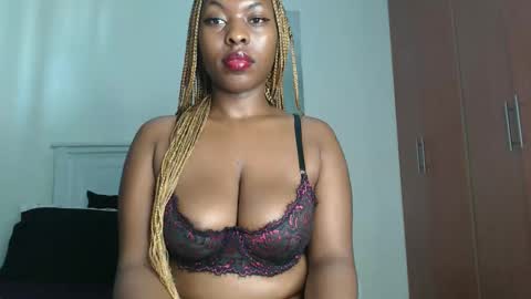 Snapshot of sweetice_01 chatting on October 10, 6:29 am euny online show from October 10, 6:29 am