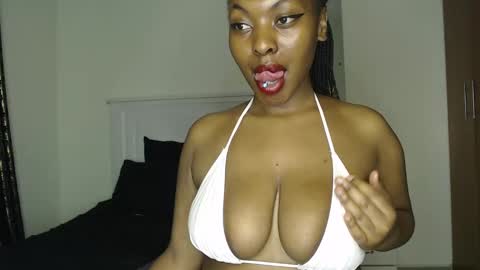 Snapshot of sweetice_01 chatting on January 15, 6:19 pm euny online show from January 15, 6:19 pm