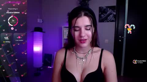 Snapshot of sweetie_catt chatting on February 22, 9:01 am sweetie_catt online show from February 22, 9:01 am