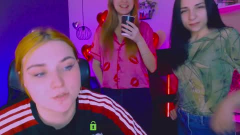 Chloe online show from March 5, 9:49 am