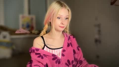 sweetie Lisa3 online show from December 22, 1:22 pm