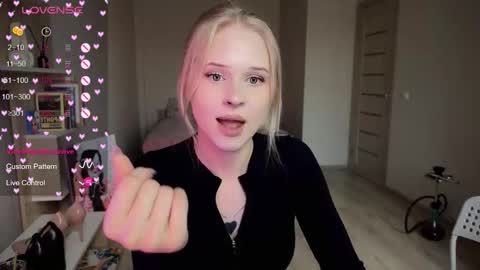 sweetie Lisa3 online show from September 13, 3:20 pm