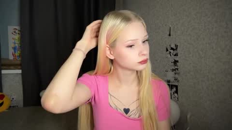 sweetie Lisa3 online show from December 26, 4:10 am