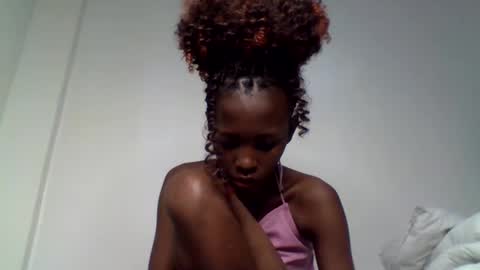 Snapshot of sweetkola1 chatting on October 16, 11:35 am sweetkola online show from October 16, 11:35 am