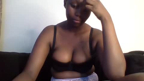 sweetlilly17 online show from February 28, 8:09 am