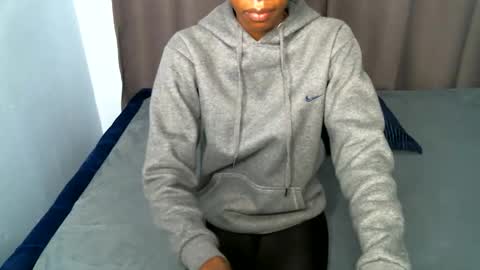 Snapshot of sweetlilly2540 chatting on October 24, 7:43 pm sweetlilly2540 online show from October 24, 7:43 pm