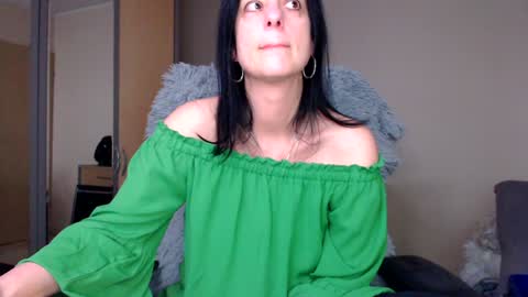 Snapshot of sweetlonglips_ chatting on January 30, 9:15 am JenJenny online show from January 30, 9:15 am