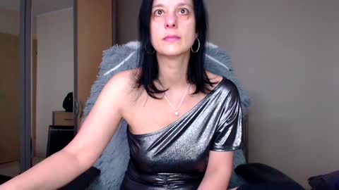 Snapshot of sweetlonglips_ chatting on January 11, 9:04 am JenJenny online show from January 11, 9:04 am