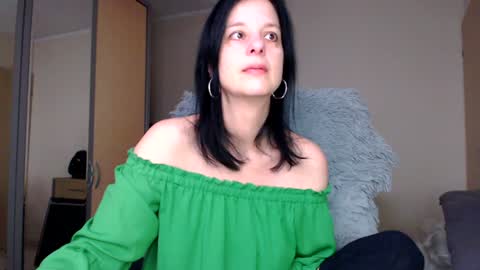Snapshot of sweetlonglips_ chatting on February 6, 9:00 am JenJenny online show from February 6, 9:00 am