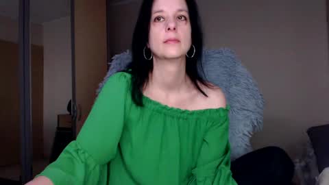 Snapshot of sweetlonglips_ chatting on February 14, 9:24 am JenJenny online show from February 14, 9:24 am