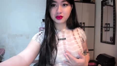 Snapshot of sweetlovepinay04 chatting on February 25, 8:11 pm Zoe online show from February 25, 8:11 pm