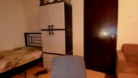 Snapshot of sweetlovepinay04 chatting on October 23, 4:51 am Zoe online show from October 23, 4:51 am