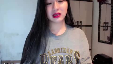 Snapshot of sweetlovepinay04 chatting on January 1, 5:33 pm Zoe online show from January 1, 5:33 pm
