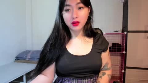 Snapshot of sweetlovepinay04 chatting on December 5, 6:54 am Zoe online show from December 5, 6:54 am