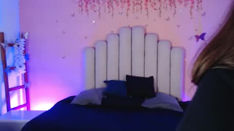 Snapshot of sweetlu_gh chatting on September 30, 7:19 pm Sweetlu online show from September 30, 7:19 pm