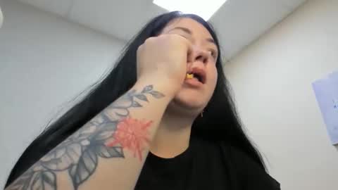 Snapshot of sweetmarylove chatting on October 15, 8:39 am sweetmarylove online show from October 15, 8:39 am